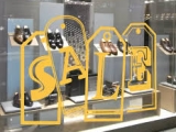 Xu hướng trang trí cửa hàng bằng decal dịp lễ 30/4 – 1/5
