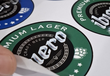 Cắt bế decal cho ngành F&B – Tăng tính thẩm mỹ cho nhà hàng