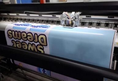 POSM cho chương trình khuyến mãi dịp lễ 30/4 – 1/5 nên thiết kế thế nào?